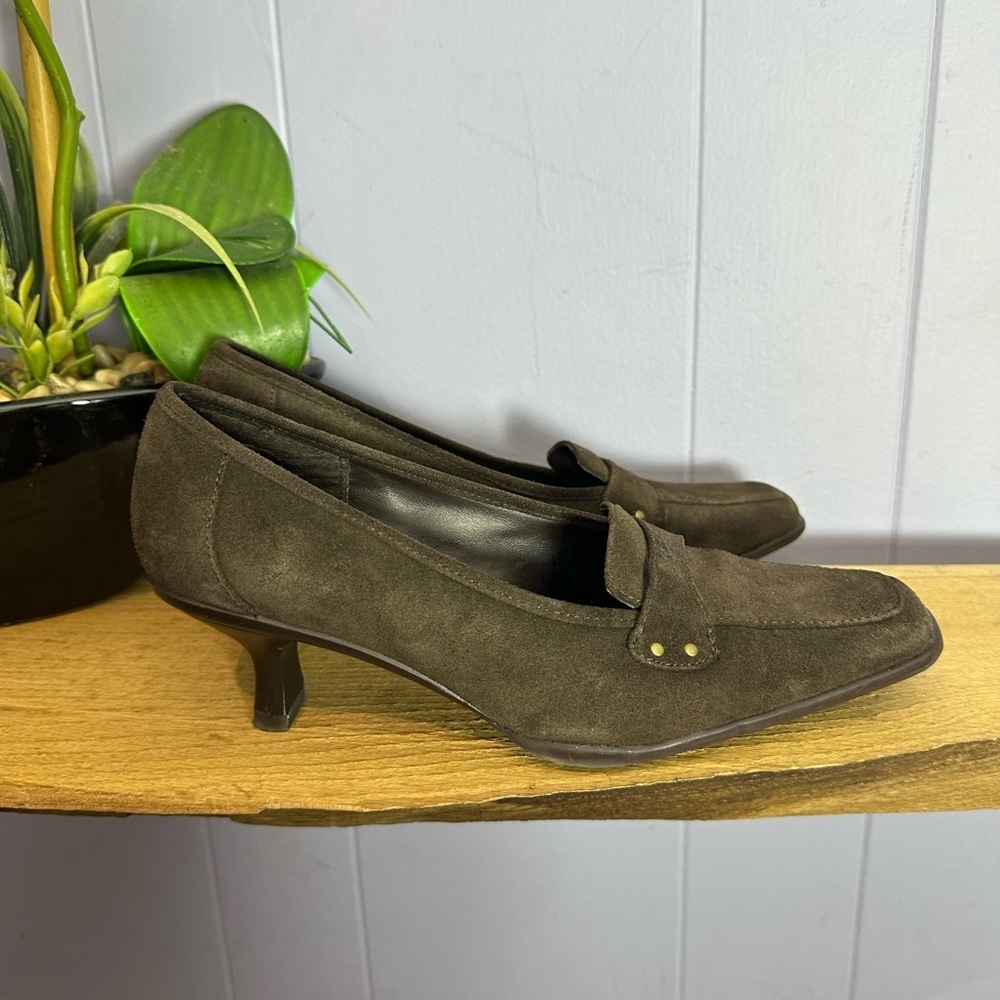 Naturalizer Elegant Brown Suede Women's Heels
